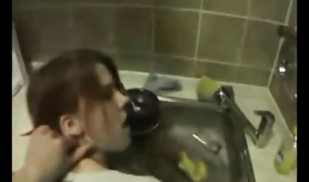 نوجوان شیطان TUSHY توسط زن و رقص سکسی هندی شوهر مسلط می شود