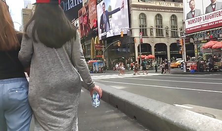 Hottie سبزه آپارات رقص سکسی چهره زیبا خود را با تقدیر گرم منفجر می کند